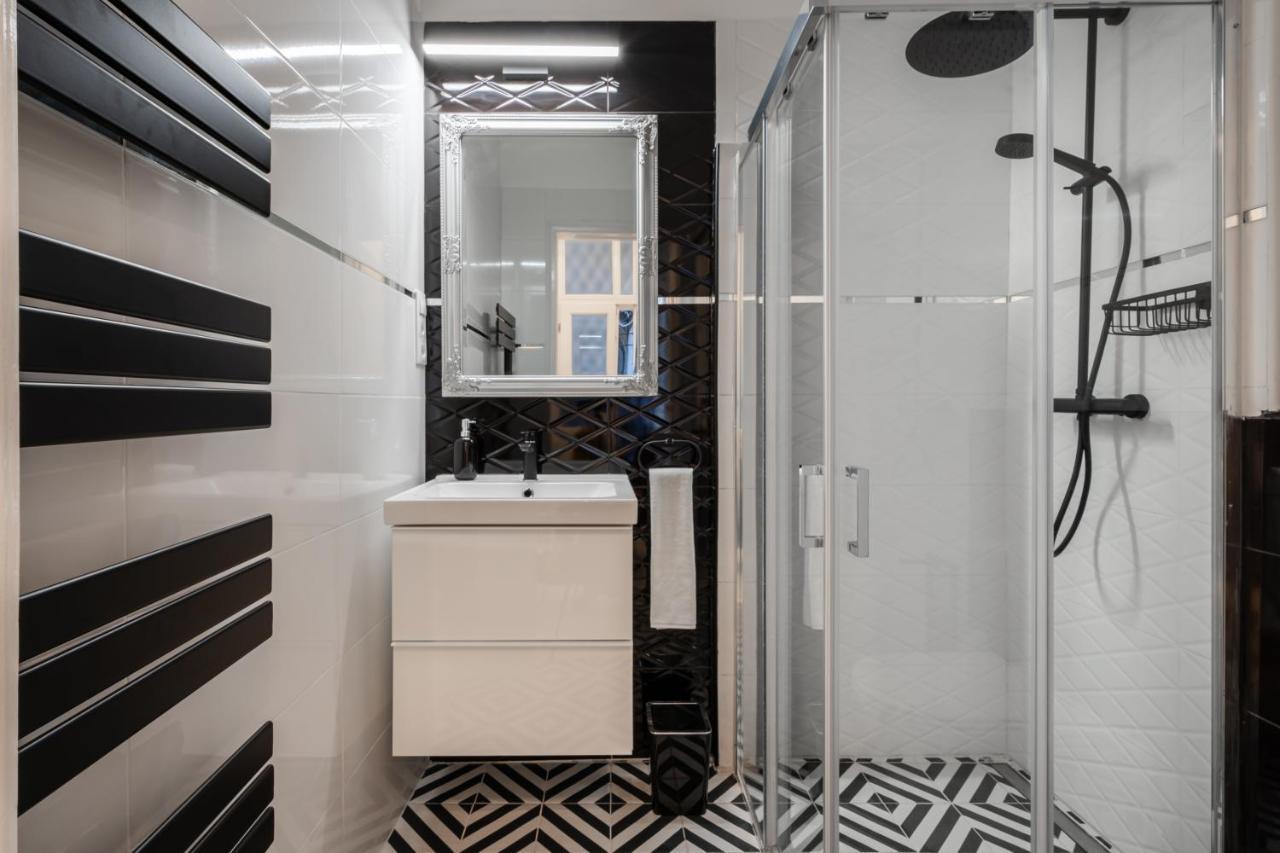 Premium Art Deco Apartment At Broadway // 4Bdr & 3Br Budapest Ngoại thất bức ảnh