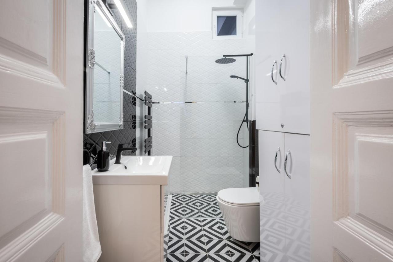 Premium Art Deco Apartment At Broadway // 4Bdr & 3Br Budapest Ngoại thất bức ảnh