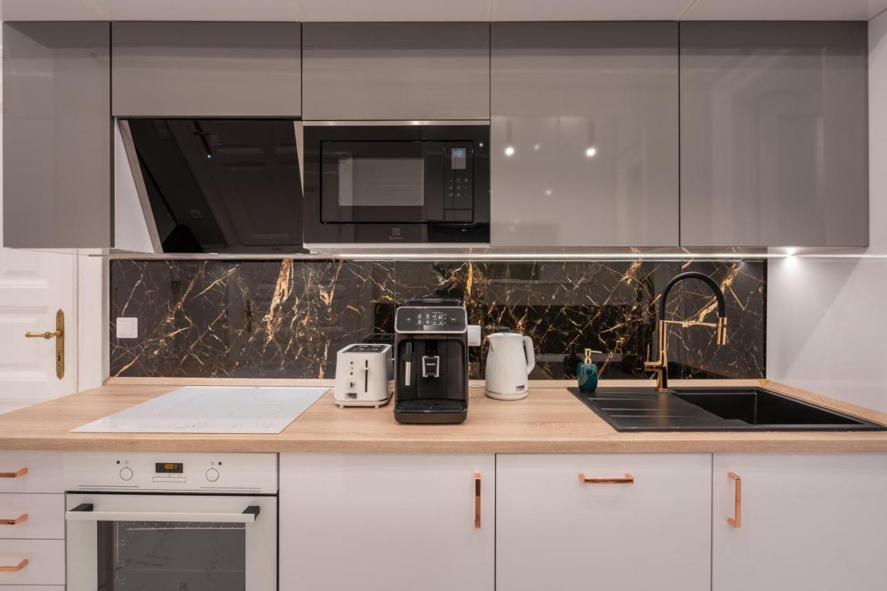 Premium Art Deco Apartment At Broadway // 4Bdr & 3Br Budapest Ngoại thất bức ảnh