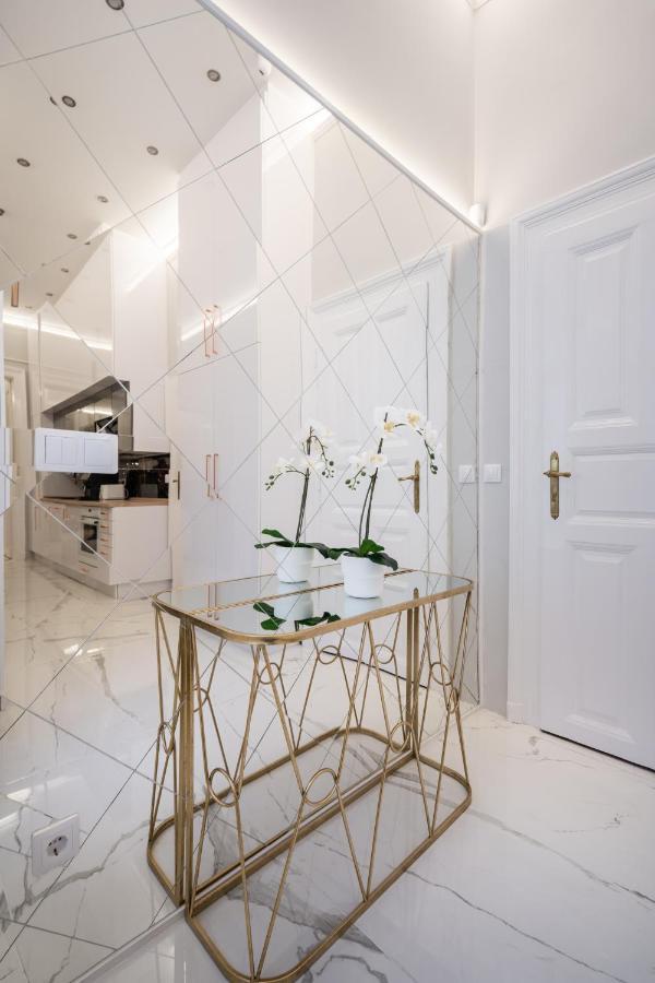Premium Art Deco Apartment At Broadway // 4Bdr & 3Br Budapest Ngoại thất bức ảnh