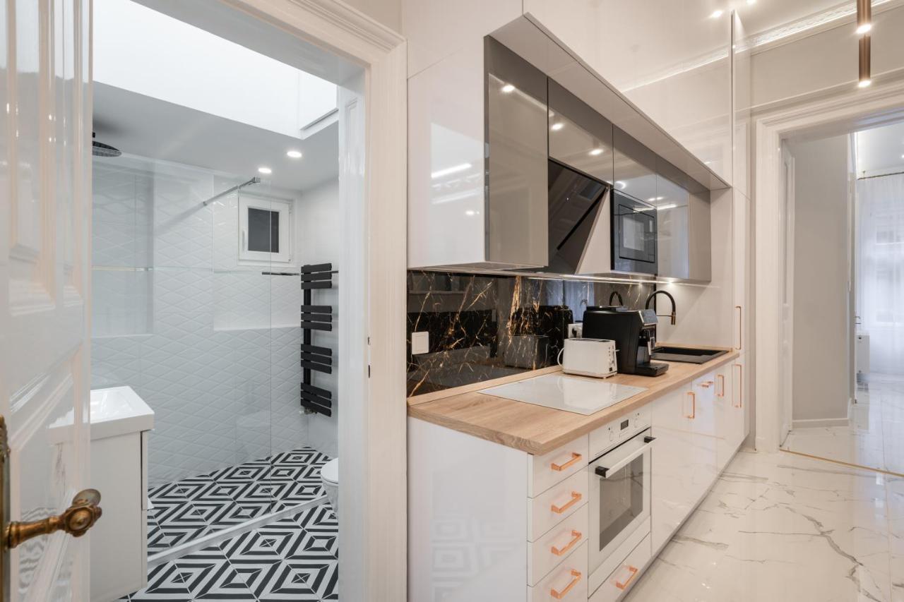 Premium Art Deco Apartment At Broadway // 4Bdr & 3Br Budapest Ngoại thất bức ảnh