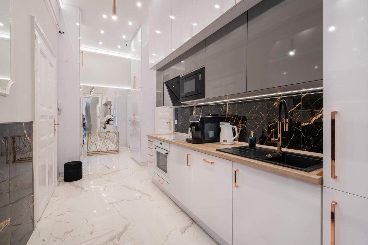 Premium Art Deco Apartment At Broadway // 4Bdr & 3Br Budapest Ngoại thất bức ảnh
